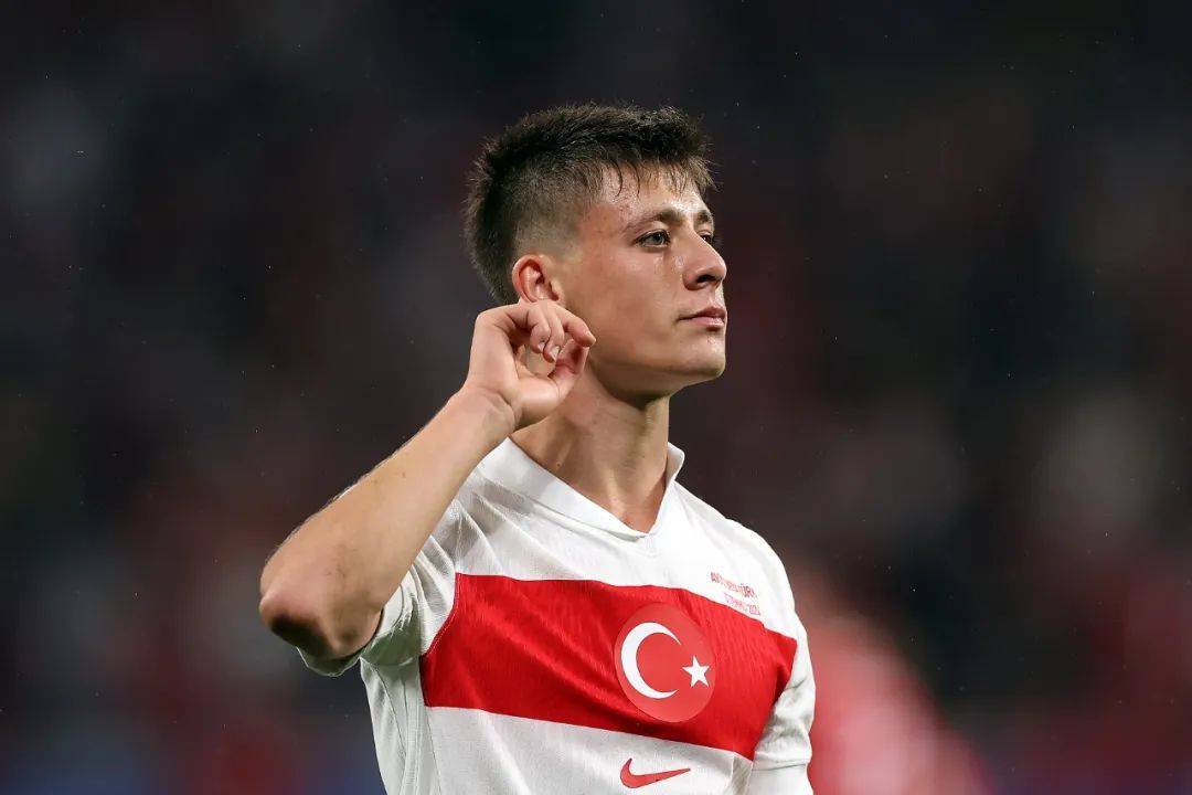 英格兰完胜土耳其，阿拉巴惊艳世界