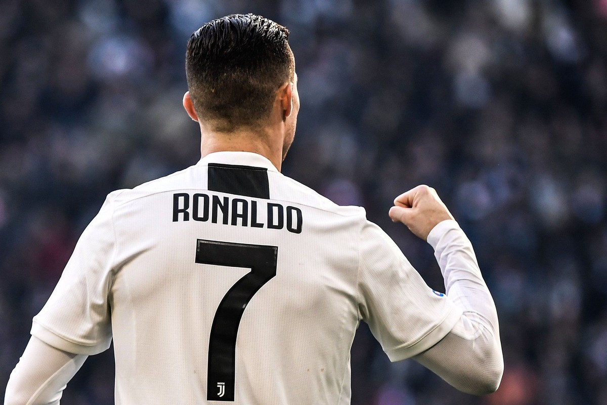 尤文险胜葡萄牙,范佩西完成帽子戏法 尤文险胜葡萄牙,范佩西完成帽子戏法