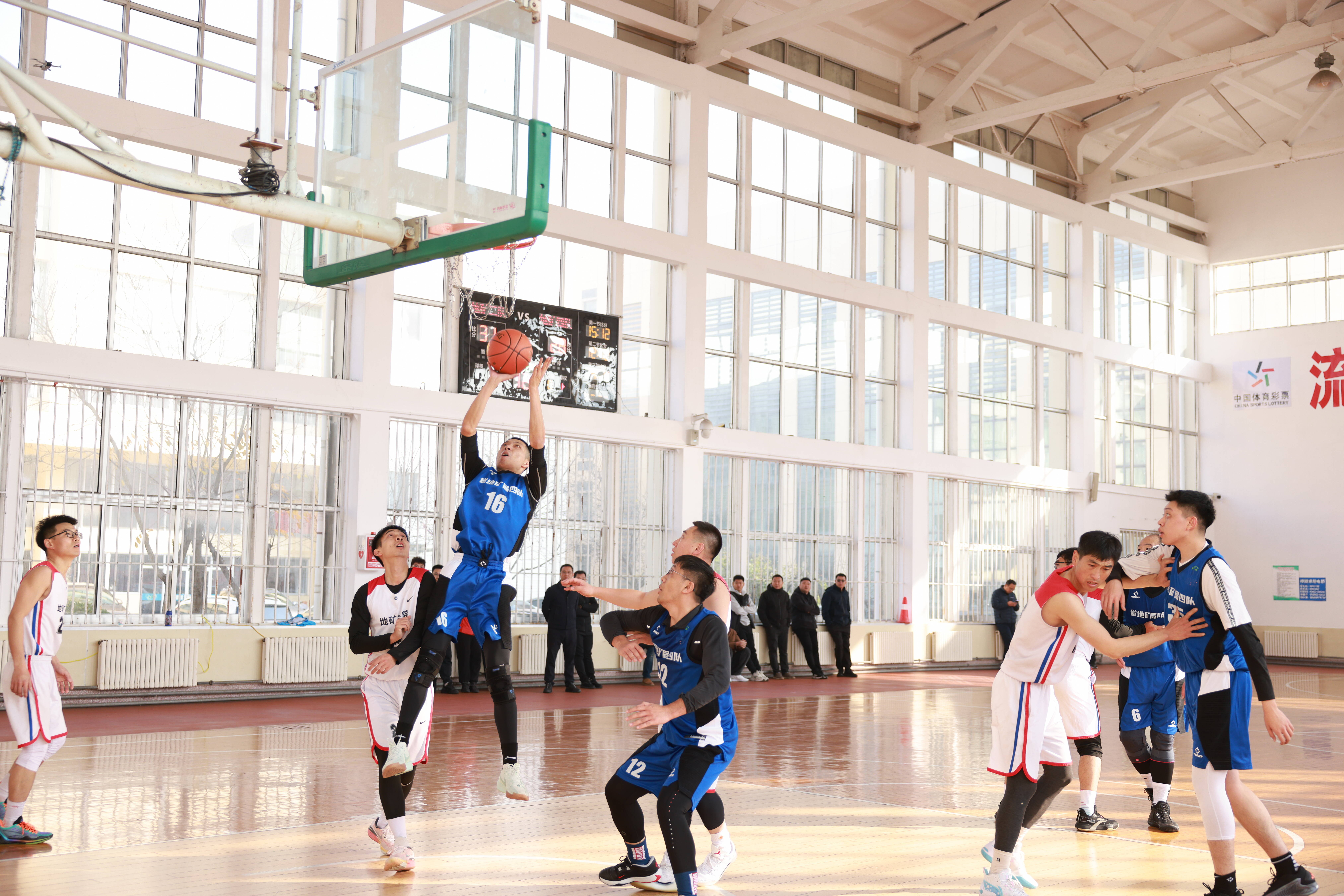 挑战极限!篮球赛事掀起狂热的简单介绍 挑战极限!篮球赛事掀起狂热的简单介绍