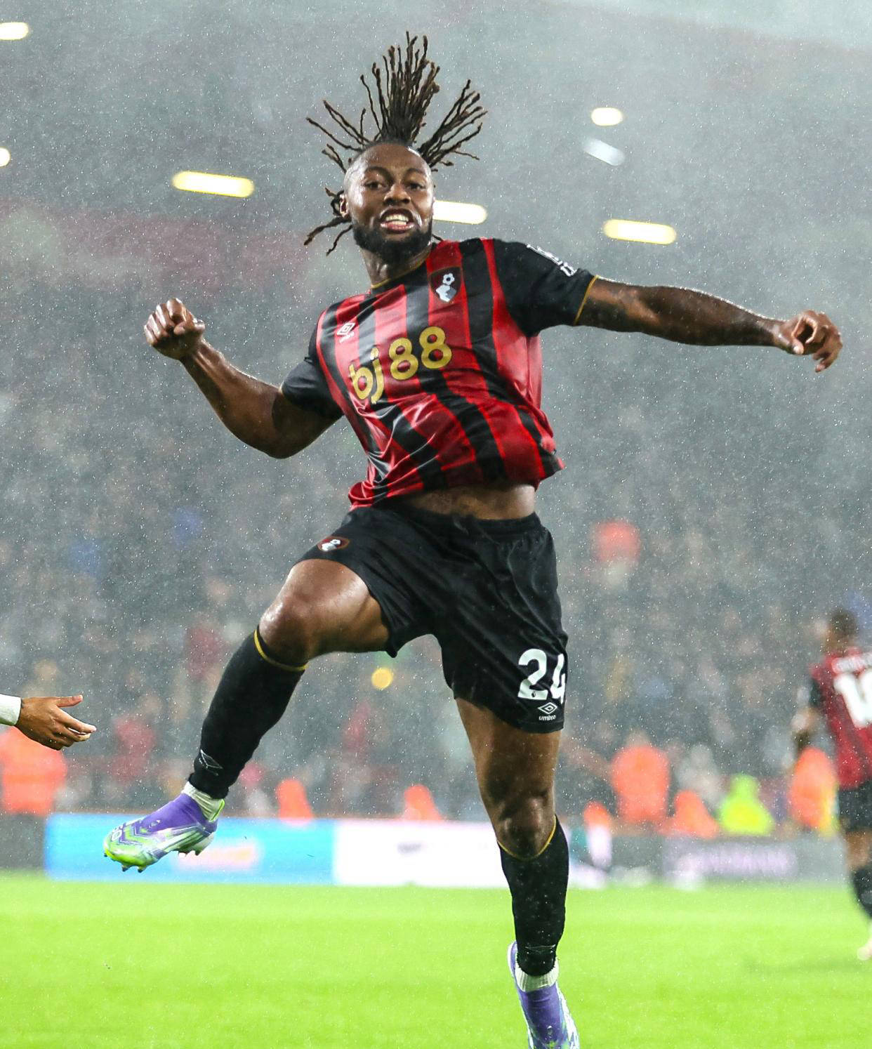 开云体育入口-伯恩茅斯击败升班马，成功摆脱降级区的简单介绍