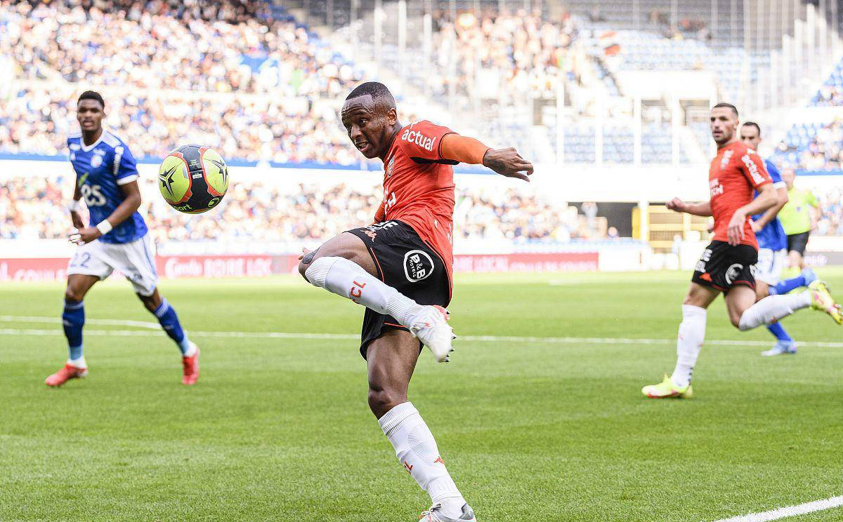 巴黎圣日耳曼不敌里昂,遭遇关键失利的简单介绍 巴黎圣日耳曼不敌里昂,遭遇关键失利的简单介绍