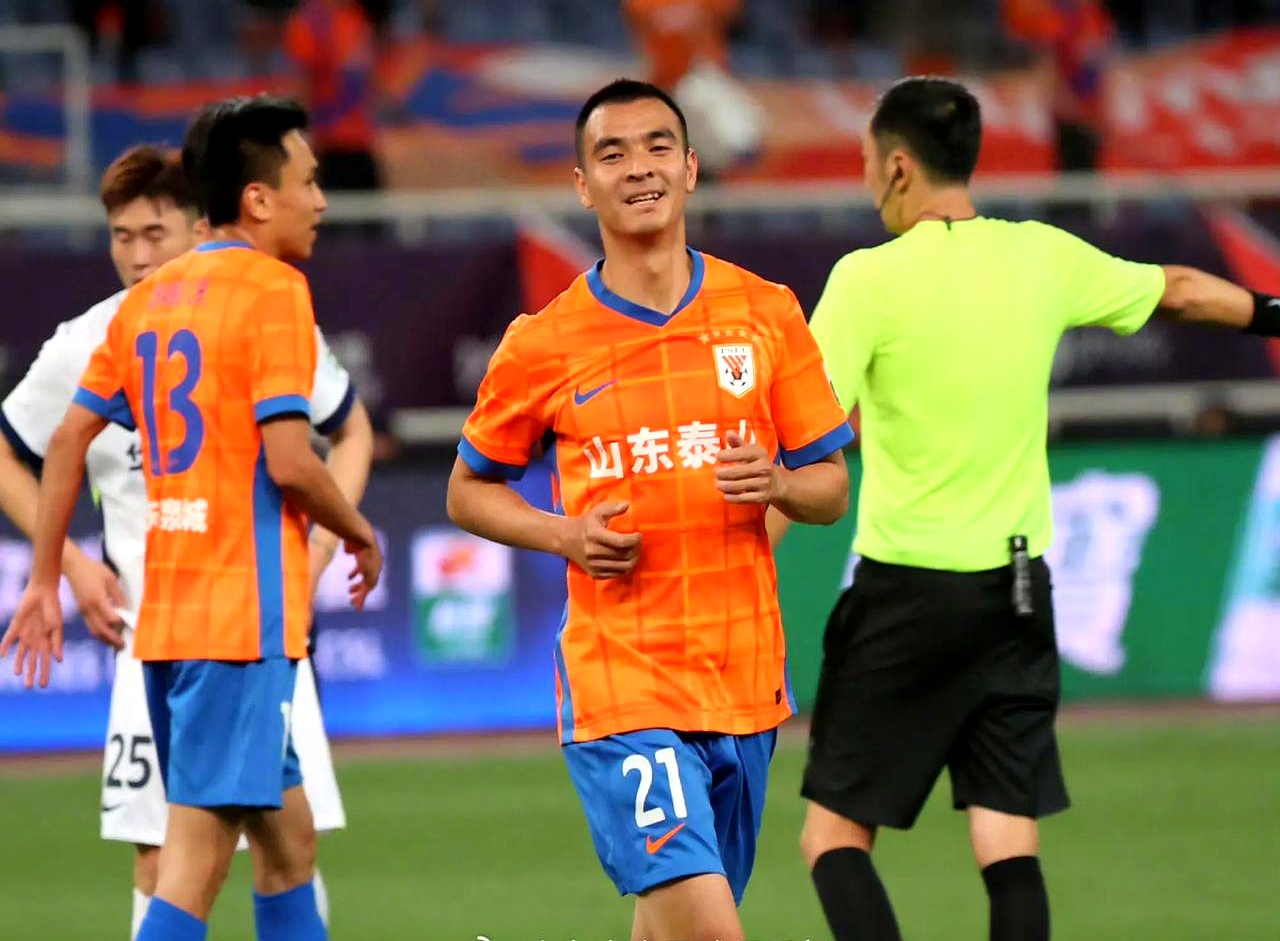 北京华南队主场力克山东，稳坐榜首的简单介绍