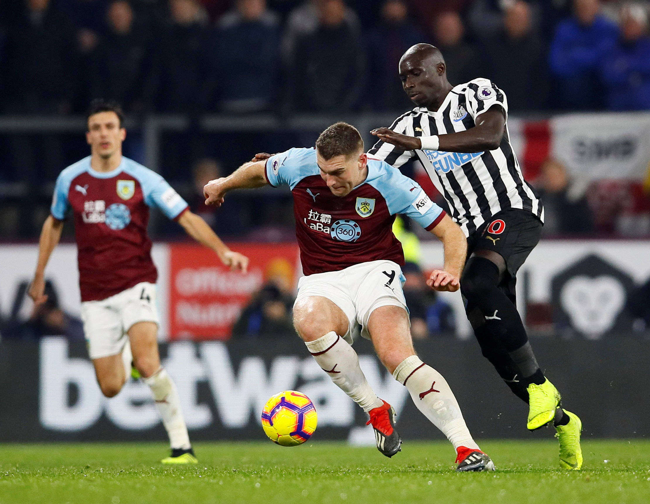 阿森纳vs.伯恩利，争取三分领跑