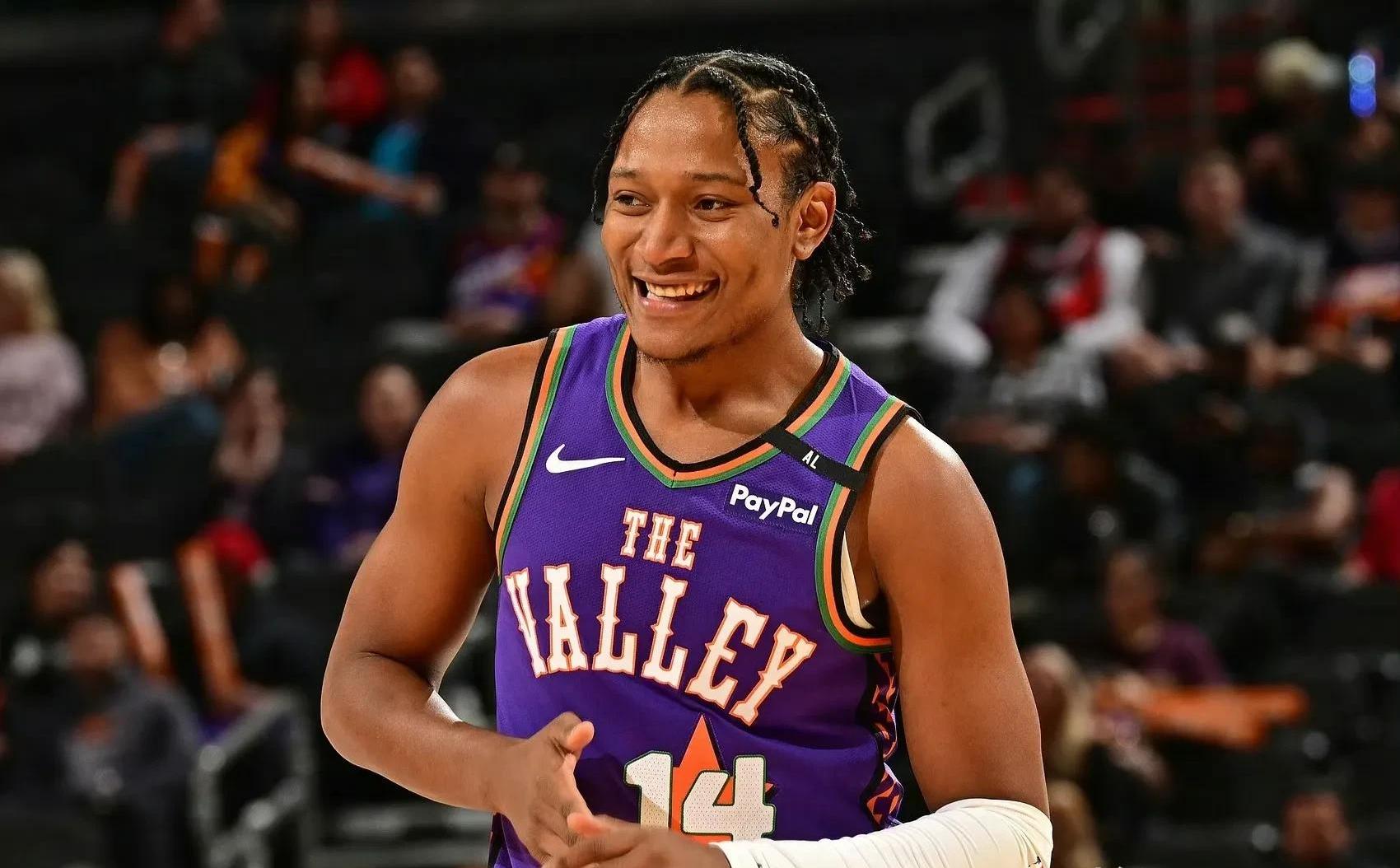 火箭险胜掘金，卡佩拉分篮板率先的简单介绍