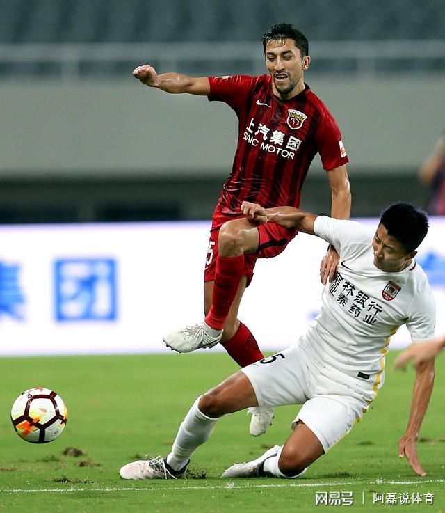 包含恒大主场力克建业，取得关键胜利的词条