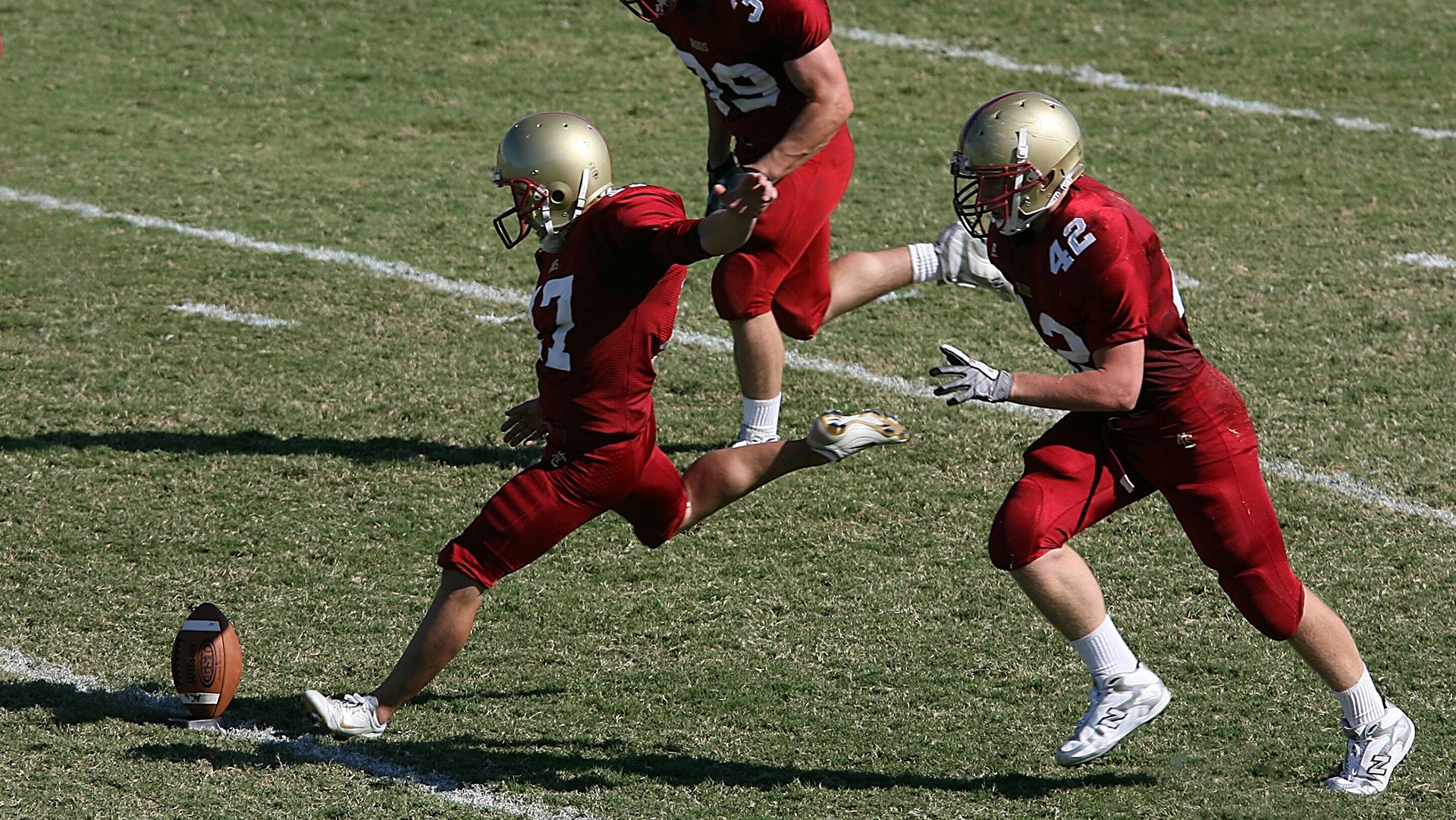 武切维奇统治麦迪逊广场花园，老鹰展翅高飞，尼克斯主场黯然失色