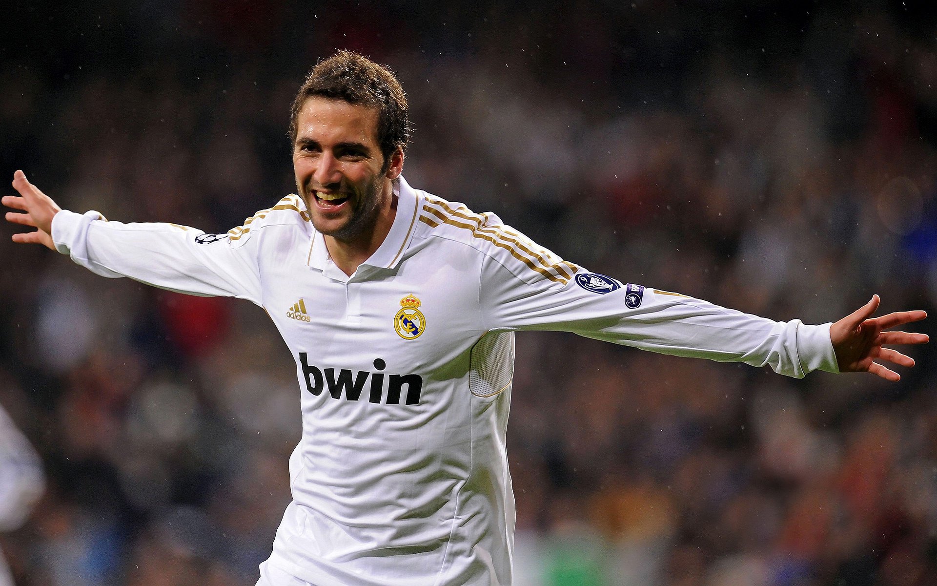 伊拉克狂胜莱比锡红牛，马丁内利成为关键先生，一场跨越足球想象的胜利